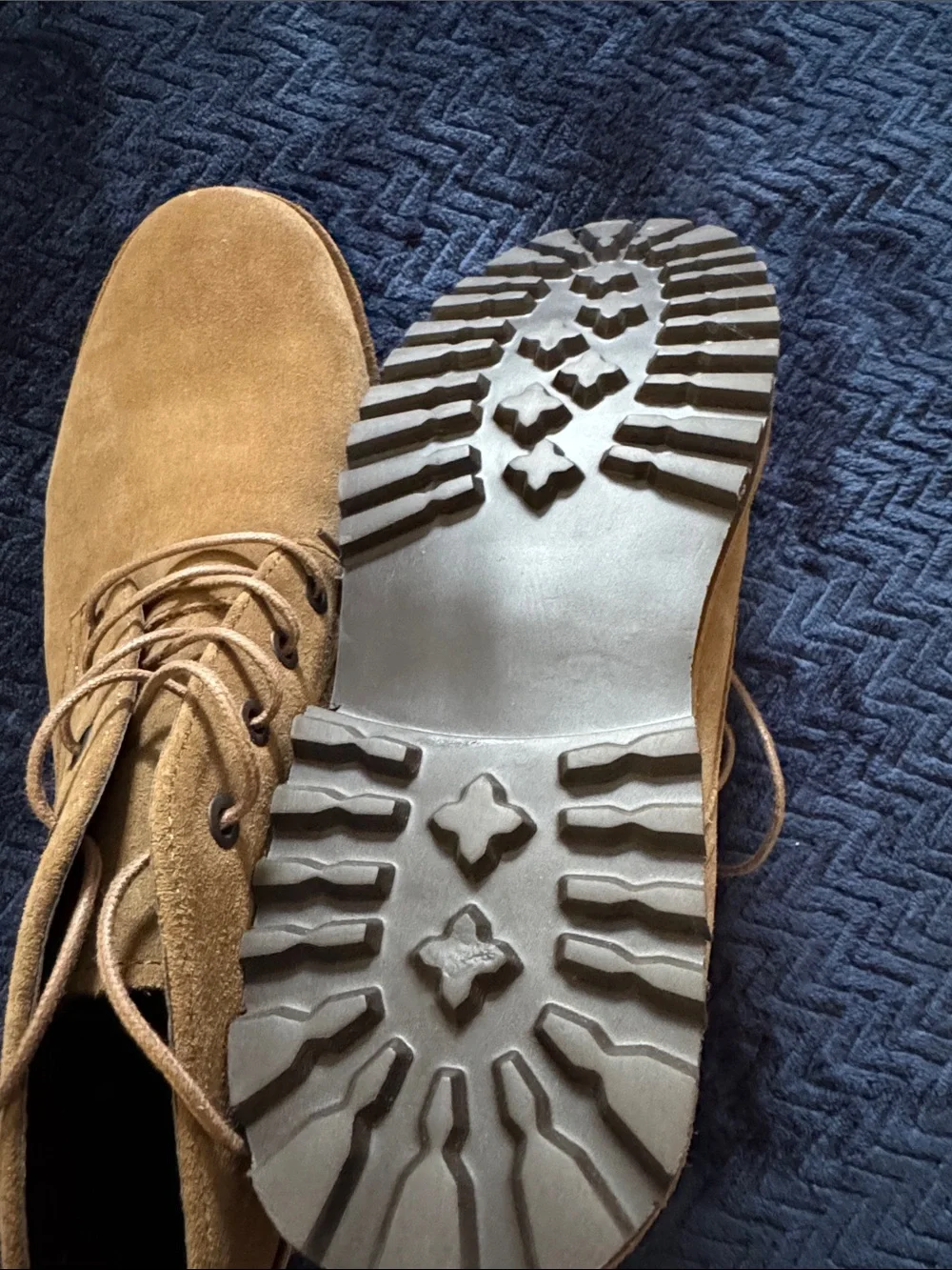 NWT! Kenneth Cole Reaction Men's Suede Lace-Up Chukka Boots in Tan